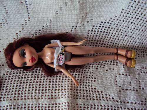 BRATZ THICK LONG SILKY 2 TONE HAIR  Click bend legs MGA 2001 + costume