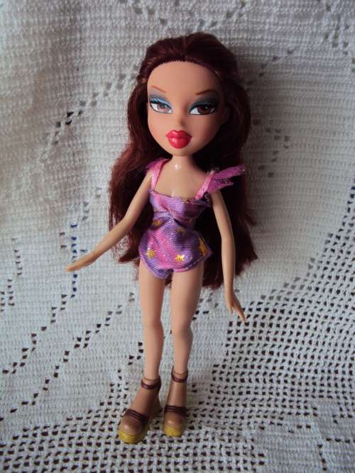 BRATZ THICK LONG SILKY 2 TONE HAIR  Click bend legs MGA 2001 + costume