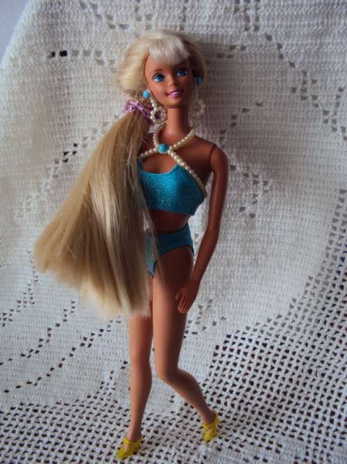 GORGEOUS VINTAGE BARBIE DOLL IN BIKINI WITH EXTRA GOLD TOP & SKIRT LONG SILKY SMOOTH HAIR