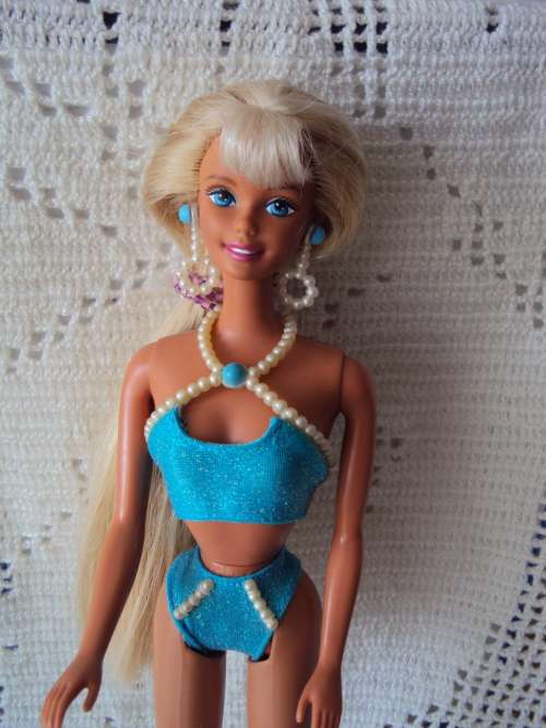 GORGEOUS VINTAGE BARBIE DOLL IN BIKINI WITH EXTRA GOLD TOP & SKIRT LONG SILKY SMOOTH HAIR