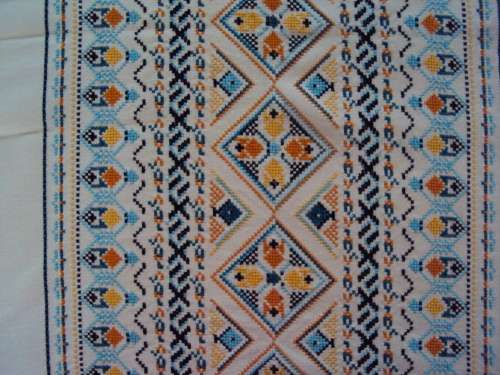 Richly Hand embroidered large cotton Tablecloth  Size: 168cm x132cm - HEIRLOOM in good cond