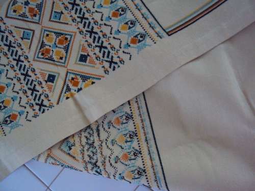 Richly Hand embroidered large cotton Tablecloth  Size: 168cm x132cm - HEIRLOOM in good cond