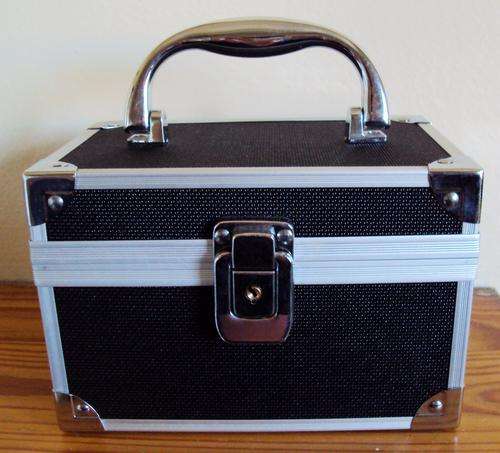 MAKE UP BOX with keys - (like new)