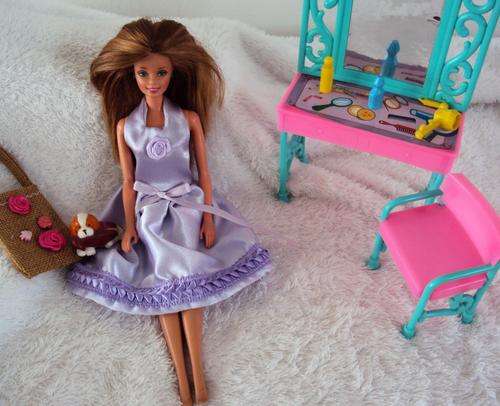 Barbie doll 1991 Mattel + puppy + dressing table + chair + hessian bag