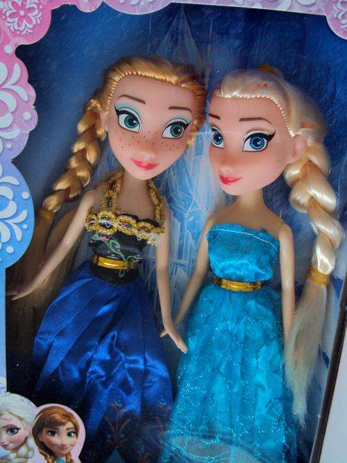 Boxed 2 FROZEN dolls (box has shelf damage)
