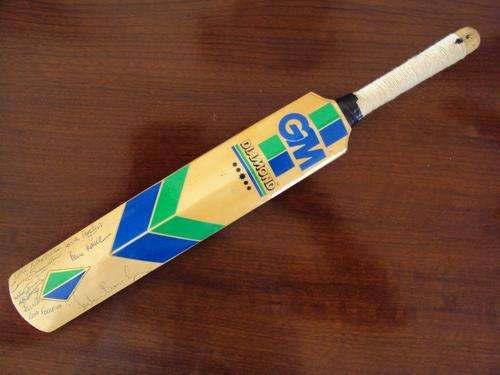 Miniature wooden cricket bat with autographs thereon - Gunn & Moore hand made in India