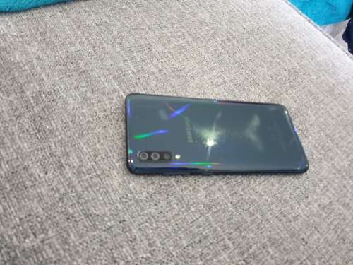 SAMSUNG GALAXY A70