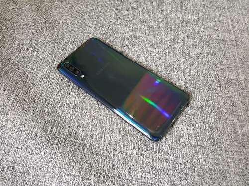 SAMSUNG GALAXY A70