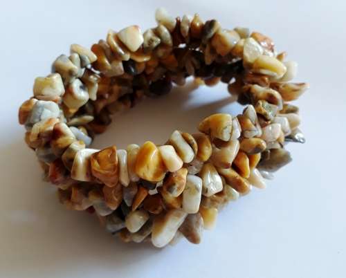 MARYKAY -  LOVELY STETCHY BRACELET WITH AUTHENTIC CRAZY LACE AGATE BEADS