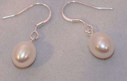 MARYKAY - DELIGHTFUL STERLING SILVER PETITE WHITE GENUINE FRESHWATER PEARL EARRINGS
