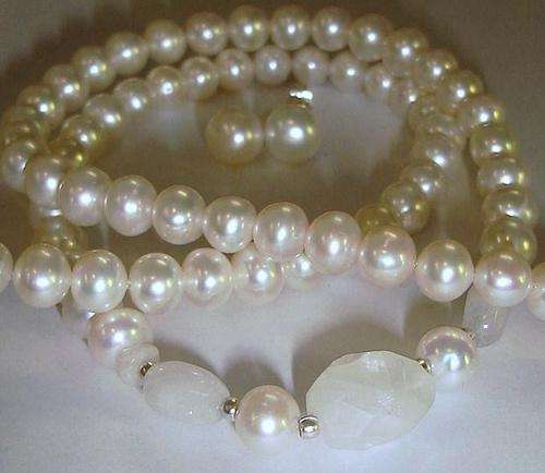 MARYKAY - JUNE BIRTHSTONE - NATURAL MOONSTONE & WHITE FRESHWATER PEARL NECKLACE