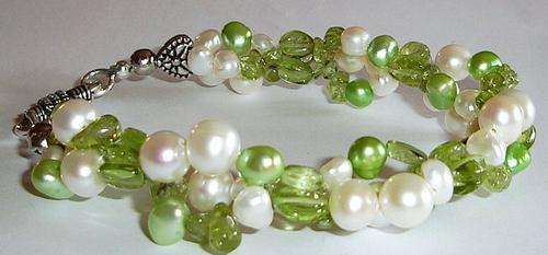 MARYKAY  - STRIKING 3 STRAND FRESHWATER PEARL AND PERIDOT  BRACELET AUGUST/LEO BIRTHSTONE