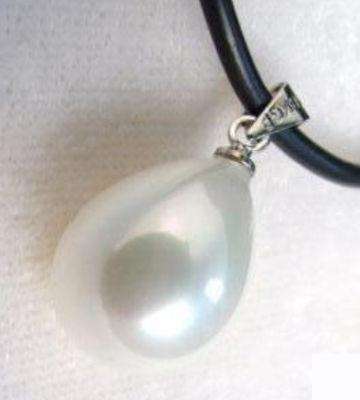 MARYKAY - 8mm WHITE GENUINE FRESHWATER PEARL PENDANT - FREE SILVER CHAIN