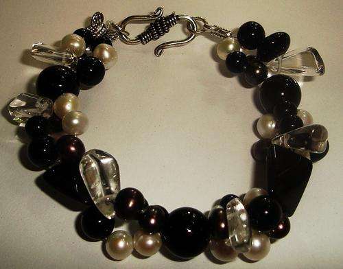 MARYKAY COLLECTION - STRIKING 3 STRAND FRESHWATER PEARL, ONYX & CLEAR QUARTZ GEMSTONE BRACELET