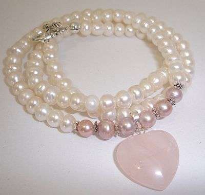 MARYKAY - LOVELY WHITE, PINK & ROSE QUARTZ HEART FRESHWATER PEARL NECKLACE & EARRINGS