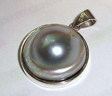 MARYKAY - MARYKAY - OPULENT 23mm MABE PEARL PENDANT SET IN STERLING SILVER 7