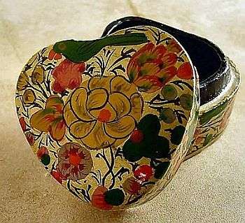 MARYKAY - BEAUTIFUL HAND PAINTED HEART SHAPED JEWELLERY BOXES /COLLECTABLE