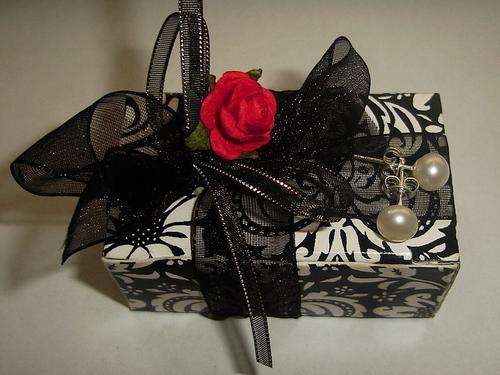 MARYKAY - WEDDING FAVOURS - 10 PAIRS WHITE FRESHWATER PEARL STERLING SILVER STUD EARRINGS