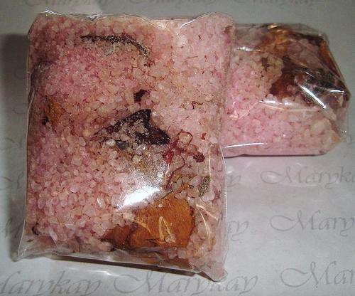 MARYKAY  - NATURAL ROSE AND SEA SALT BATH SALTS WITH PURE ESSENTIAL OILS