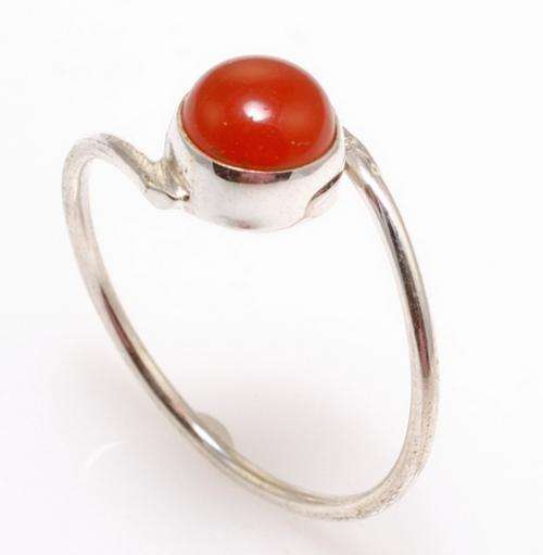 MARYKAY - GORGEOUS RED ONYX .925 STERLING SILVER RING