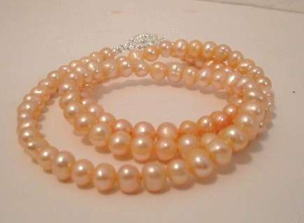MARYKAY - PEARLS AND PEARLS - LOVELY APRICOT GENUINE FRESHWATER PEARL NECKLACE 50cm