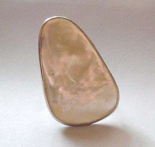 MARYKAY - STUNNING ELECTROPLATED MOTHER OF PEARL COCKTAIL RING -