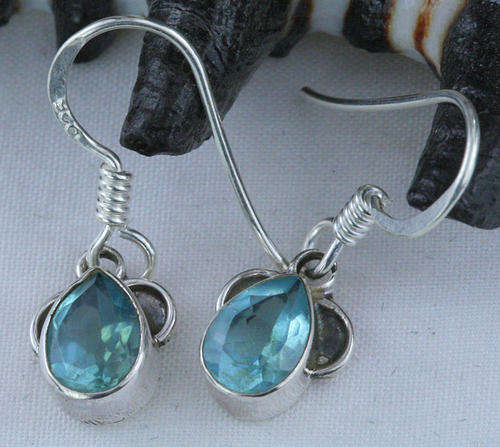 MARYKAY - NATURAL FACETED BLUE AQUAMARINE GEMSTONE EARRINGS IN STERLING SLVER