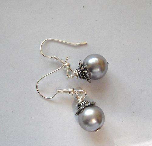 MARYKAY - STUNNING AUTHENTIC MIGLIO GREY GLASS PEARL EARRINGS
