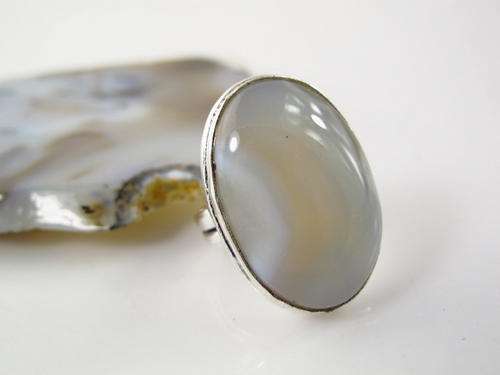 MARYKAY - FINE NATURAL WHITE AGATE COCKTAIL SILVER GEMSTONE RING - 6.5/N
