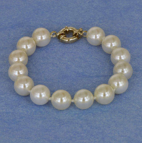 MARYKAY - CREAMY WHITE - STUNNING SOUTH SEA SHELL PEARL BRACELET