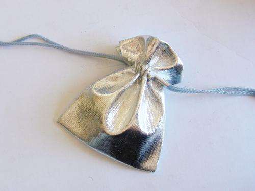 MARYKAY - METALLIC SILVER GIFT BAGS - FOR THAT IDEAL GIFT OR WEDDING FAVOUR 6/7