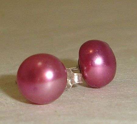 MARYKAY - 8,5mm RARE AMARANTH GENUINE F/W PEARL EARRINGS -  IDEAL GIFT