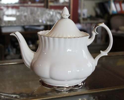Royal Albert Chantilly Pattern Tea Pot.