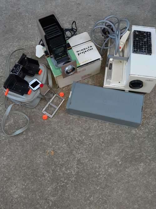 Mini slide projector and normal slide projector