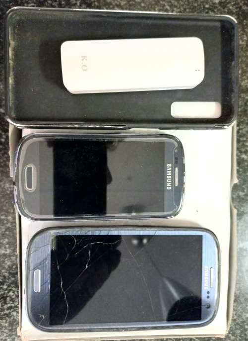 Job lot Cell phones and accessories