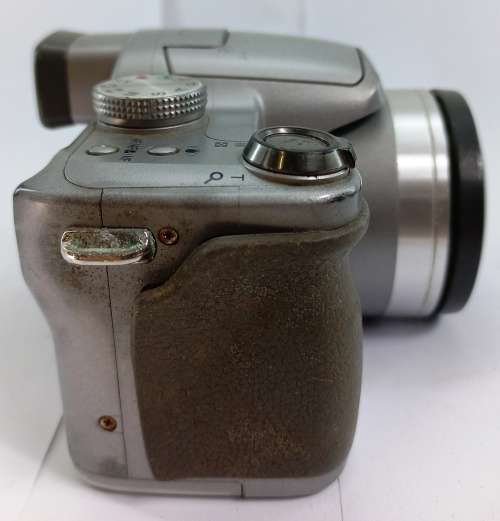 Panasonic DMC-FZ8 camera, 3 bags and tripot