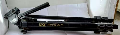 Panasonic DMC-FZ8 camera, 3 bags and tripot