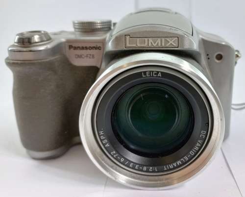 Panasonic DMC-FZ8 camera, 3 bags and tripot