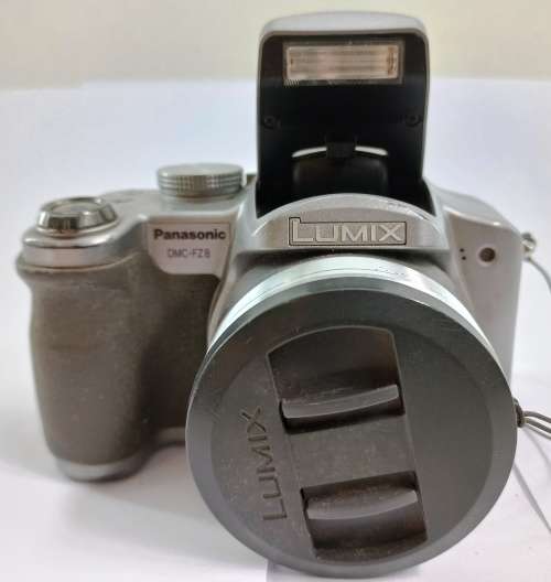 Panasonic DMC-FZ8 camera, 3 bags and tripot