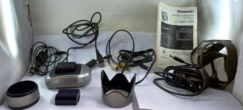 Panasonic DMC-FZ8 camera, 3 bags and tripot