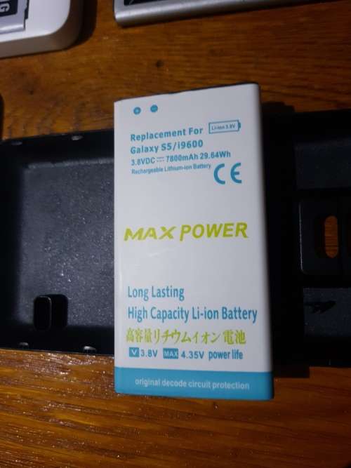 Samsung S5 Gold with additional 7800mAh extra long life battery