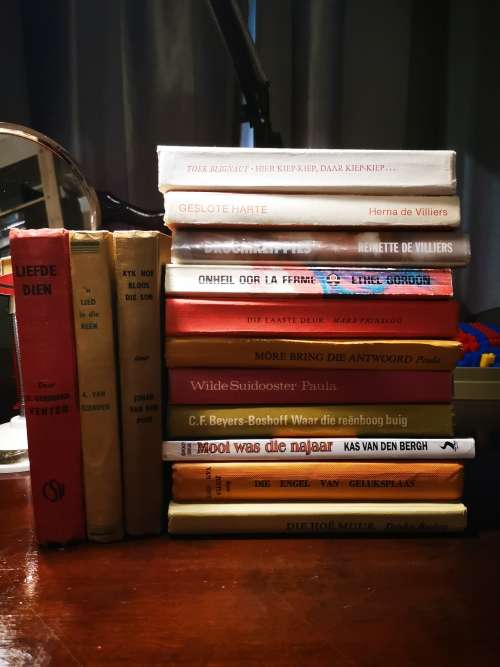 VERSAMELING VAN 14 AFRIKAANSE FIKSIE