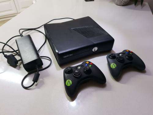 XBox 360 S 4gig, with 2 wireless remotes and 28 games
