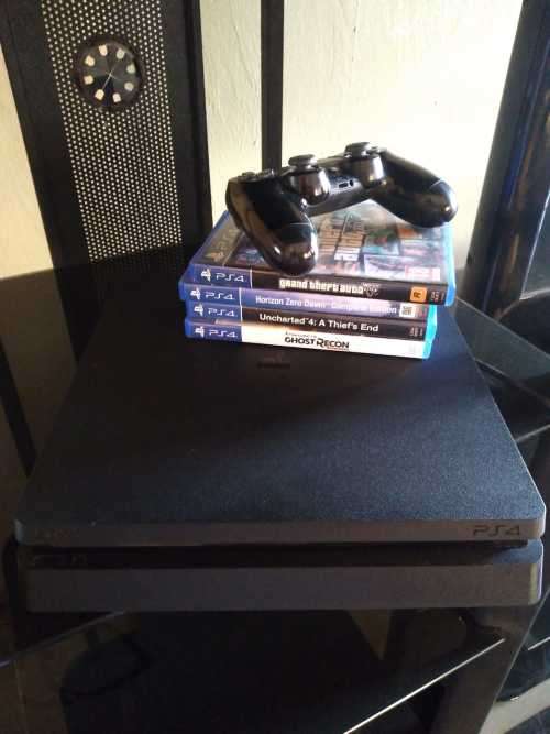 PS4 with original controller and 4 Games
