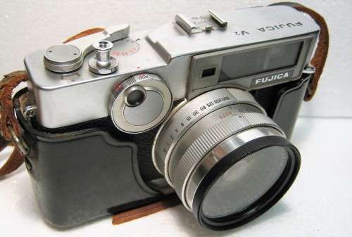 FUJICA V2 35 MM FILM CAMERA WITH ITS BAG - SEEMS TO WORK FINE - THE LEATHER COVER IS BROKEN - AS IS