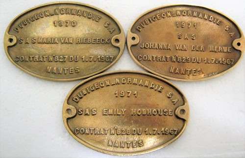 COPIES OF THE MAKERS PLATES OF THE 3 "DAPHNE CLASS" SUBMARINES OF THE OLD S.A. NAVY - SOLID BRASS