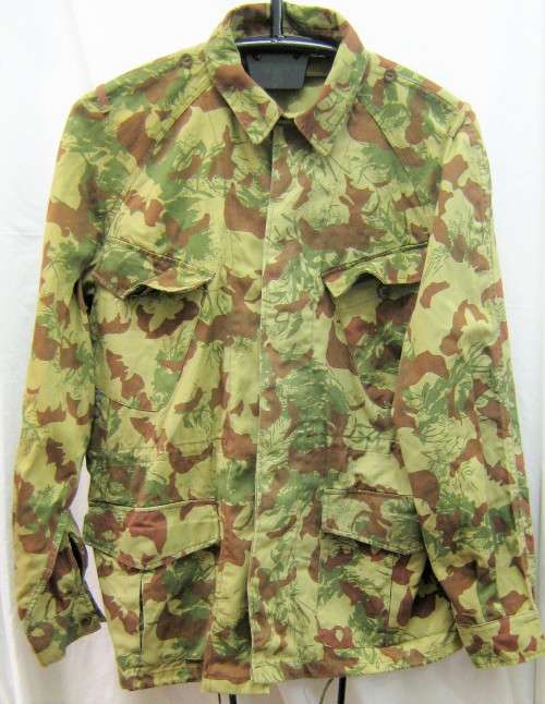 KOEVOET 2ND PATTERN CAMO JACKET SIZE XL DATED 1981 WITH NO INNER IN AN UNUSED CONDITION