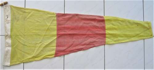 NAVY SIGNAL FLAG  NUMBER "ZERO"  1140 MM X 460 MM - ORIGINAL IN GOOD CONDITION