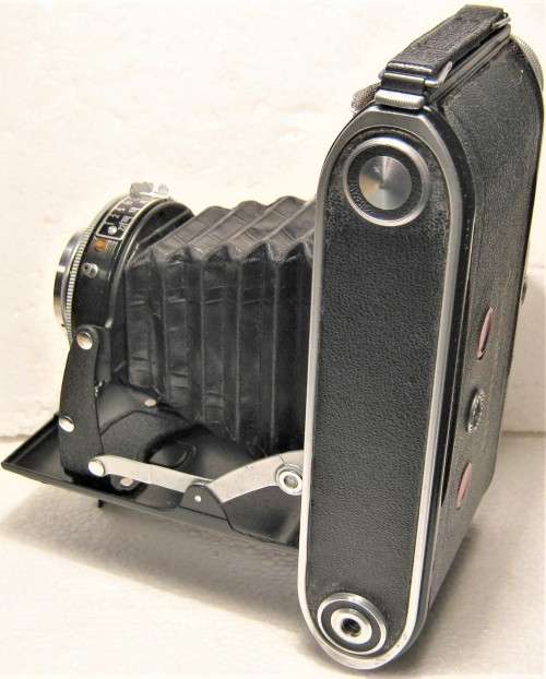 VOIGTLANDER BESSA 1 CAMERA CIRCA 1950 WITH VASKAR 1:4.5 / 105 LENS, LEATHER CASE NEEDS REPAIR