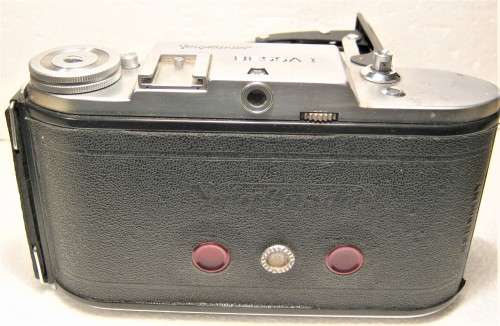 VOIGTLANDER BESSA 1 CAMERA CIRCA 1950 WITH VASKAR 1:4.5 / 105 LENS, LEATHER CASE NEEDS REPAIR